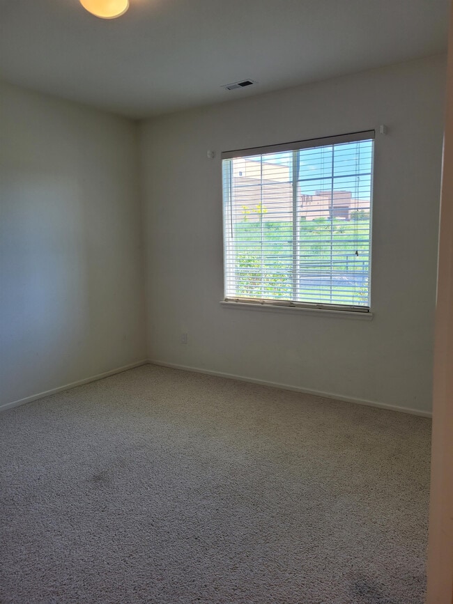 Building Photo - 2772 Thrush Grove