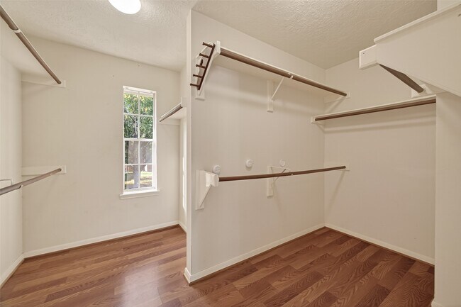 Building Photo - 4218 Meadowchase Ln