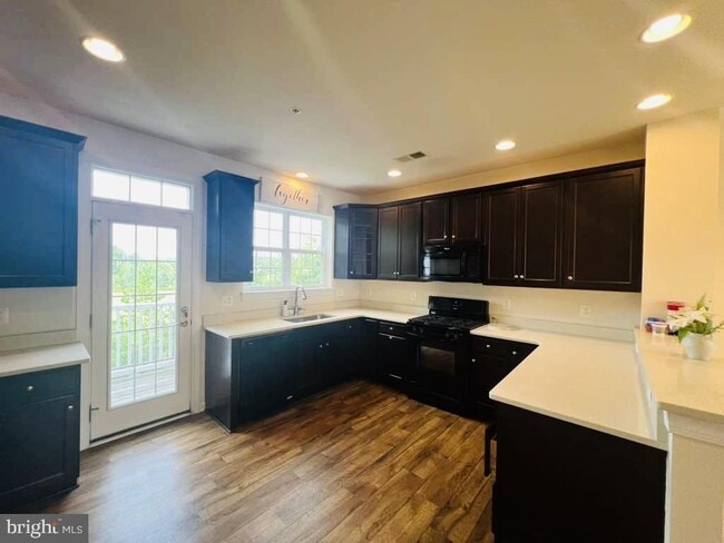 Building Photo - 7440 Riding Meadow Way