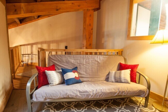 Building Photo - Long Term Rental- Treehouse Condos 302C