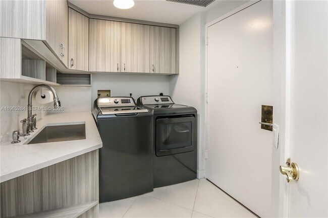 Building Photo - 3801 NE 207th St