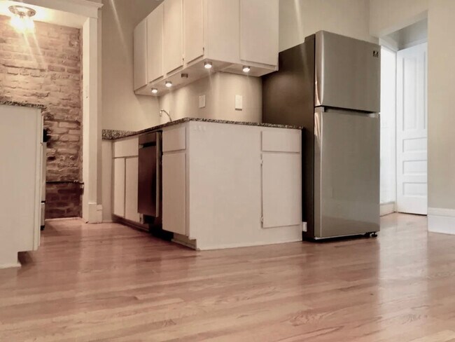 Building Photo - 1720 N Honore St