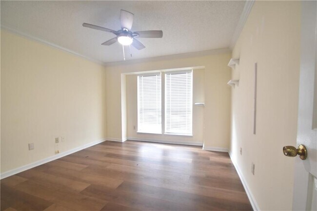 Building Photo - 310 Granville Ct