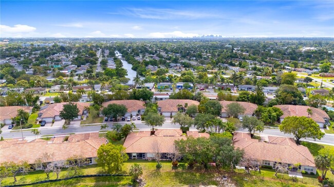 Building Photo - 2561 E Aragon Blvd