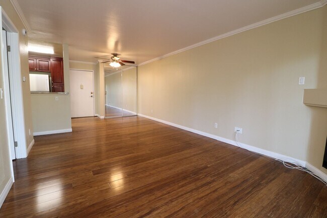 Building Photo - 1/Bed. Condo in Woodland Hills, Warner Center !!