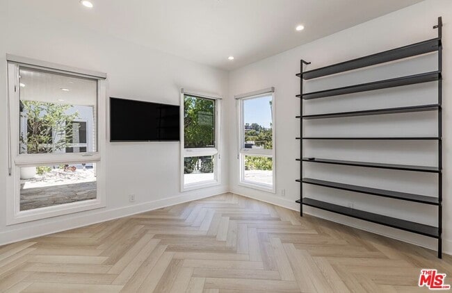 Building Photo - 502 Evelyn Pl