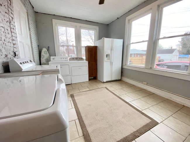 Building Photo - 2630 W Burnett Ave