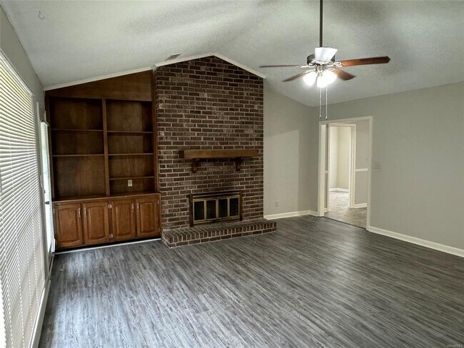 Building Photo - 2233 W Aberdeen Dr