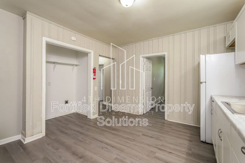 Building Photo - 519 W 20th St