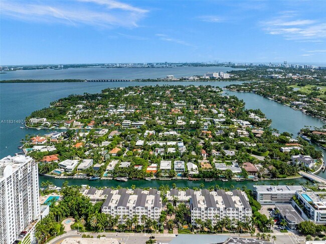 Building Photo - 1415 Sunset Harbour Dr