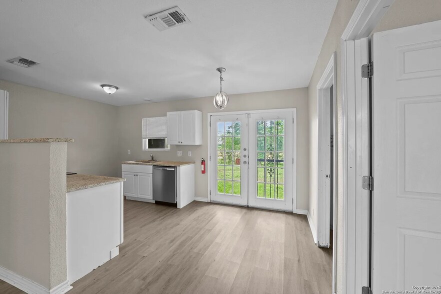 Building Photo - 8831 Hunters Creek St