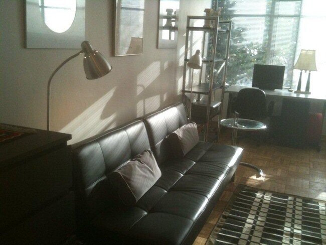 Building Photo - 1711 Massachusetts Ave NW