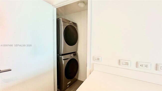 Building Photo - 1100 S Miami Ave