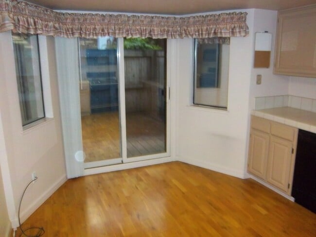 Building Photo - This amazing 2/3 with Den condo won't last!
