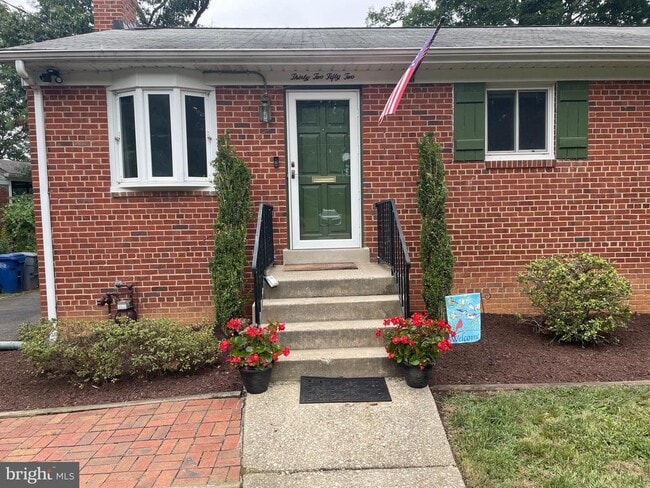 Building Photo - 3252 Holly Hill Dr