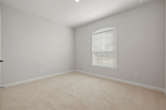 Building Photo - 3121 Banyan Dr