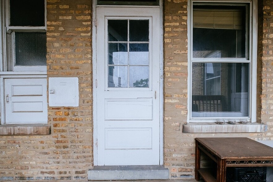 Building Photo - 1917 W Winnemac Ave