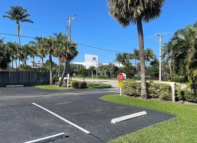 Building Photo - 1100 E Indiantown Rd