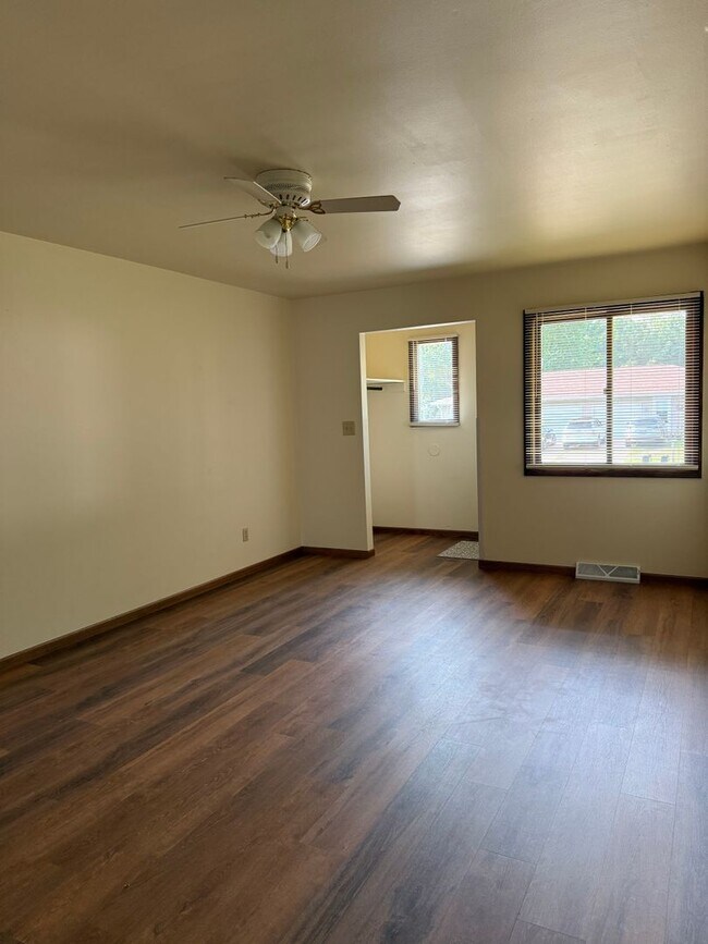 Building Photo - 2406 Skeels Ave