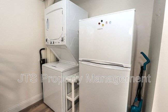 Building Photo - 6906 Pin Oak Ct