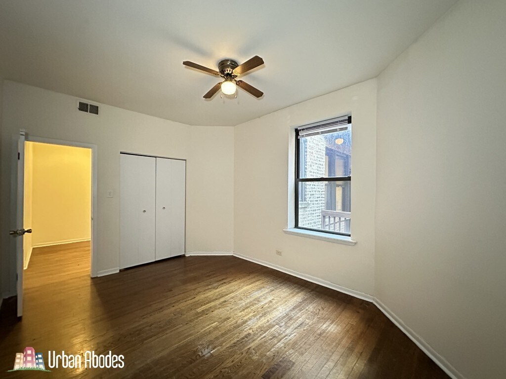 Building Photo - 3147 W Medill Ave