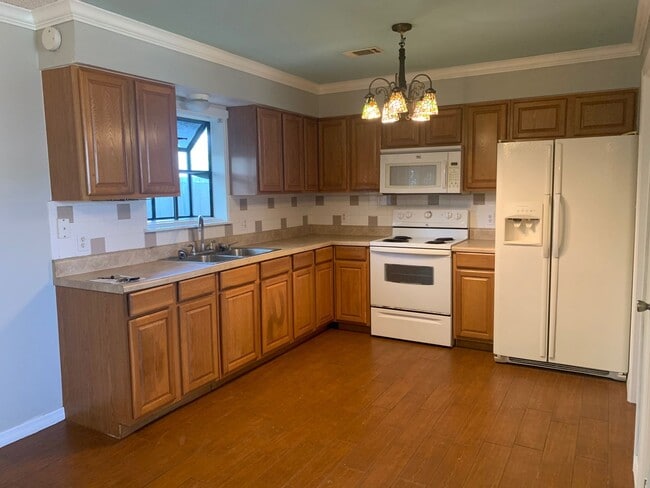 Building Photo - MOVE IN SPECIAL! Charming 3/1.5 St. Cloud Home w/ Partially Fenced Yard & Bonus Room