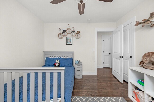 Building Photo - 1800 Foulis Dr