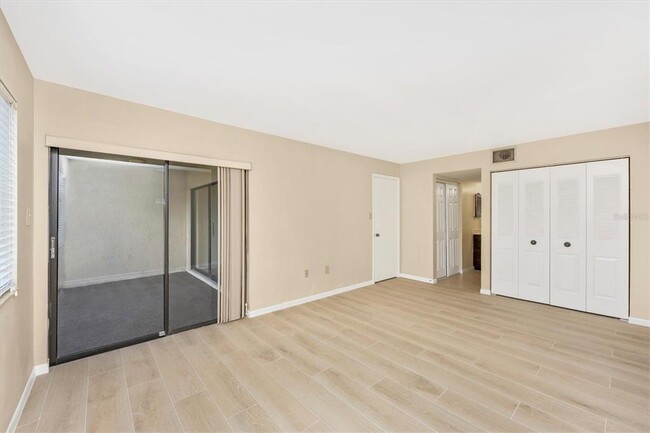 Building Photo - 5172 Lake Village Dr