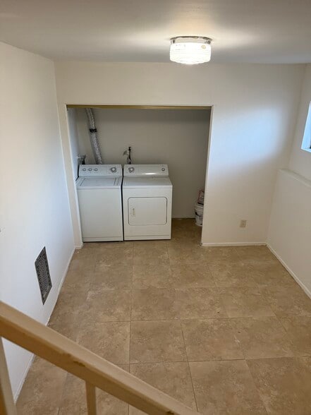 Building Photo - 13959 Victory Blvd