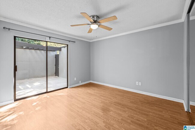 Building Photo - 3350 Altamont Rd S