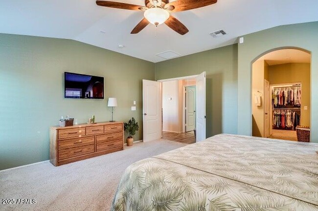 Building Photo - 2938 E Quiet Hollow Ln