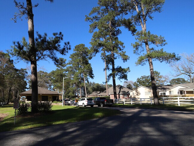 Building Photo - 165 April Point Dr S
