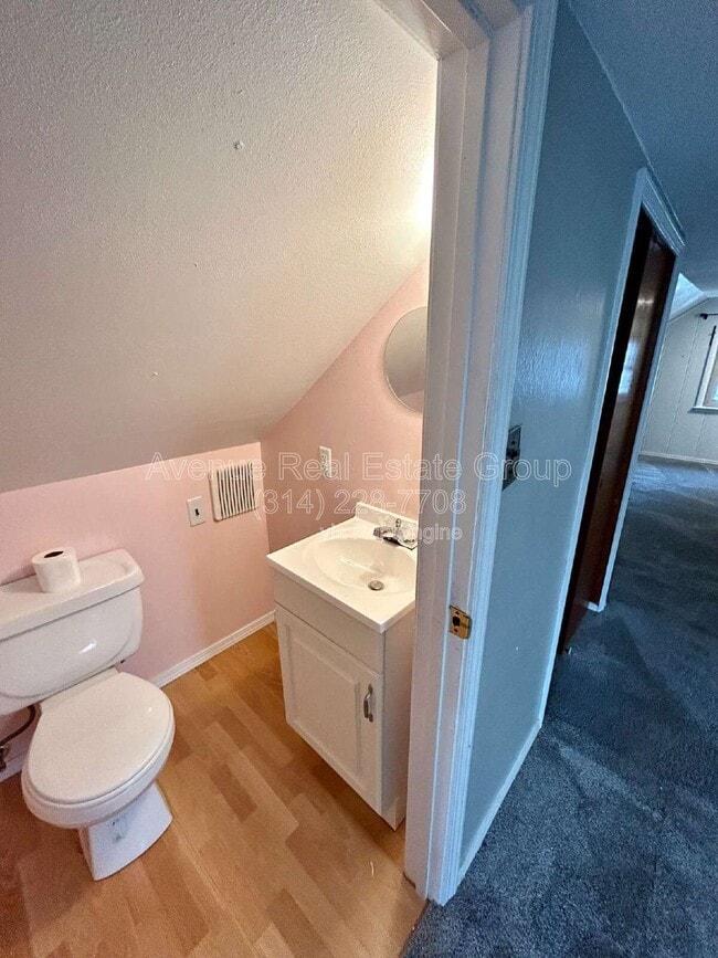 Building Photo - 9215 Meadowbrook Ln