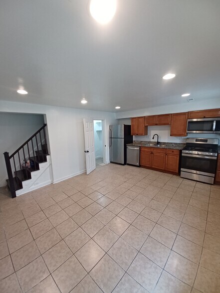 Building Photo - 1646 Heathfield Rd