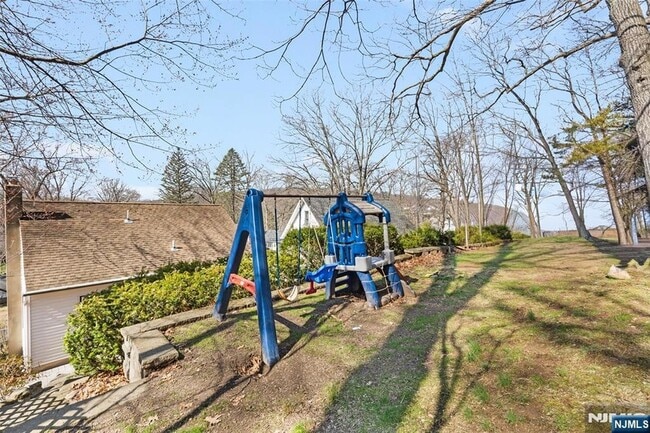 Building Photo - 83 Chestnut Hill Dr W