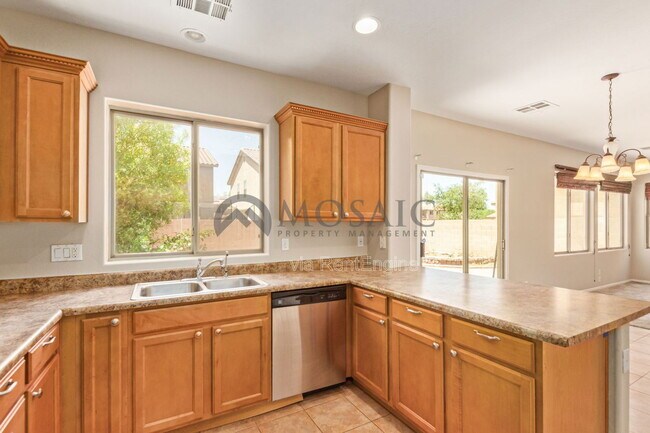 Building Photo - 4540 E Los Alamos St