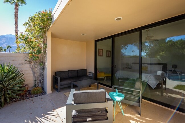 Building Photo - Stylish Palm Springs Retreat with Pool (Monthly Only - No Long Term)