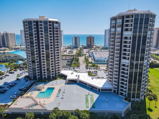 Building Photo - Stunning Penthouse Rental with Intracoasta...