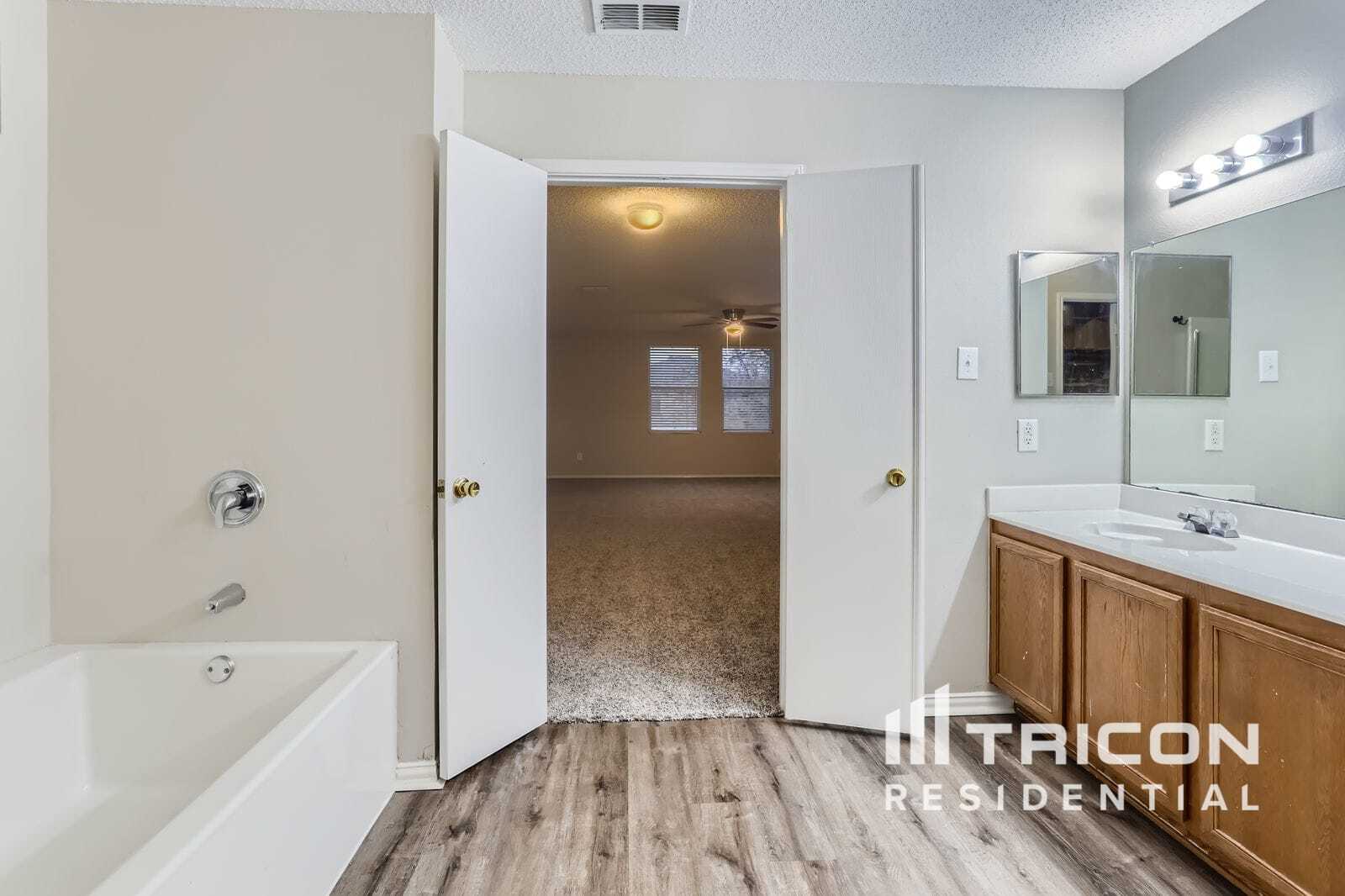 Building Photo - 5421 Pandale Valley Dr