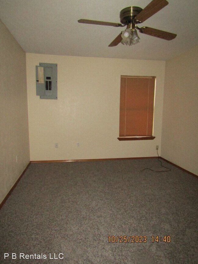 Building Photo - 2 br, 1 bath House - 401 NW 6th Street, Apt B
