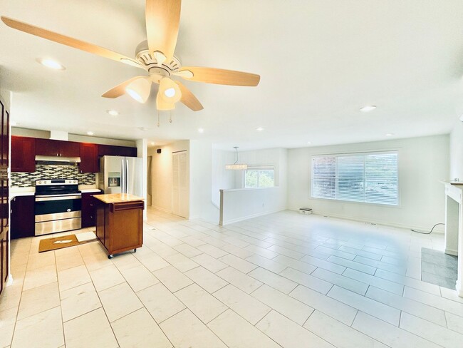 Building Photo - Beautifully Renovated 5 Bedroom House with Large Yard!