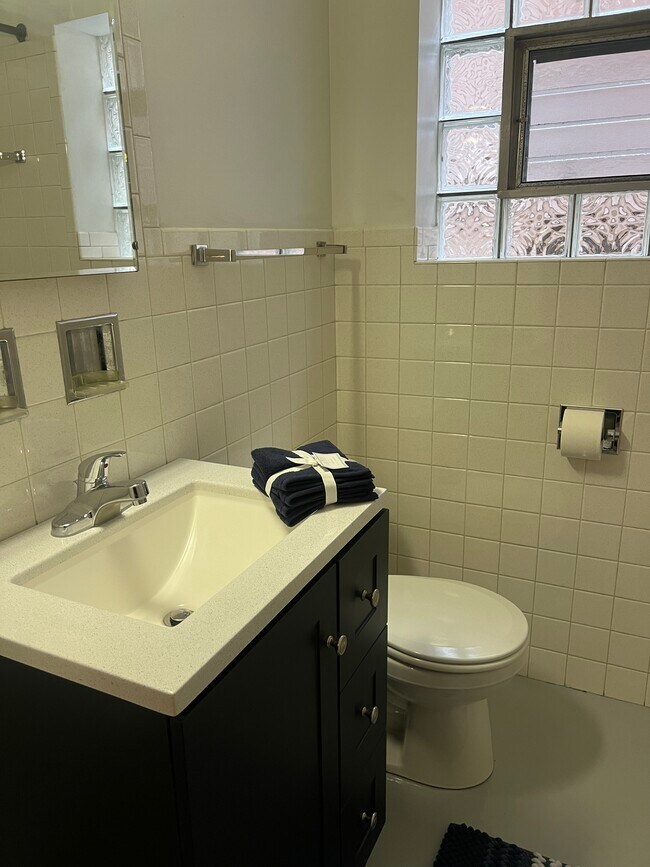 Building Photo - 2631 N 74th Ave