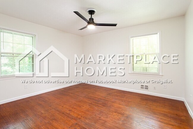 Building Photo - 4477 Glenhaven Dr