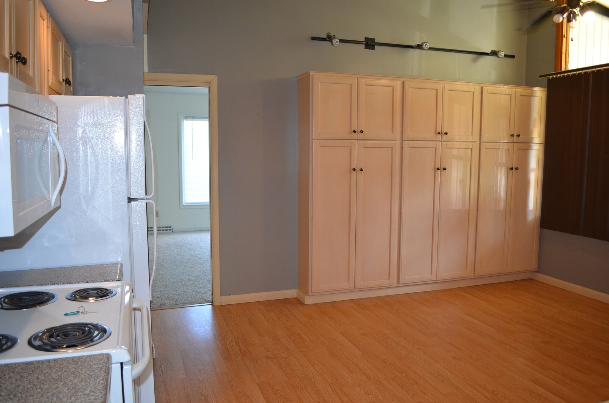 Building Photo - 8074 Rolling Hills Dr