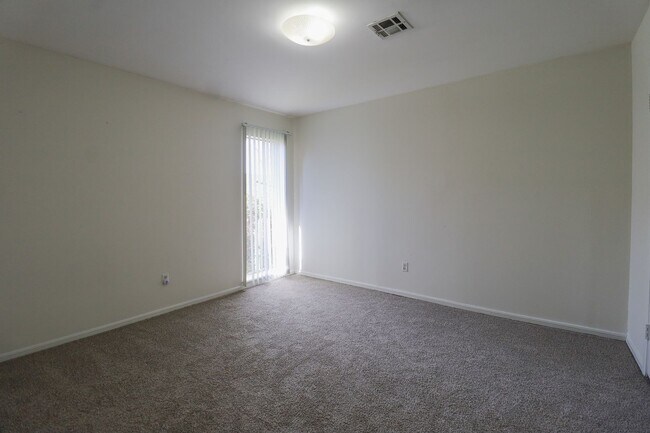 Building Photo - 3914 E 60th Pl
