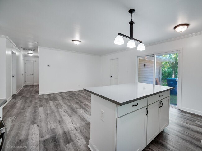 Building Photo - 946 Harvard Ln