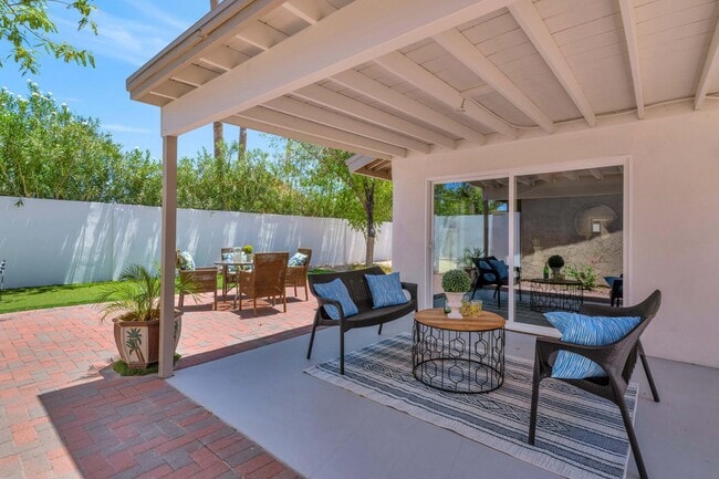 Building Photo - 7509 N Vía Del Elemental