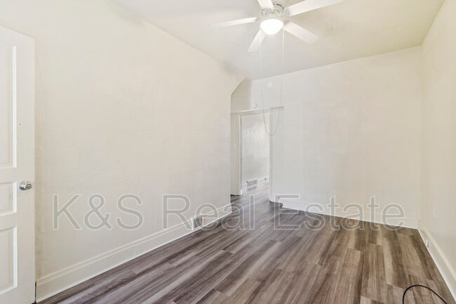 Building Photo - 814 Summit St