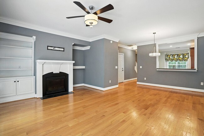 Building Photo - BEAUTIFUL BRICK FRONT TOWNHOME HOLLY SPRINGS!