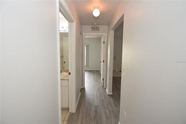 Building Photo - 6 Rosedale Pl
